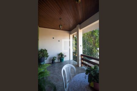 Casa à venda com 300m², 3 quartos e 5 vagas Casa à venda com 300m², 3 quartos e 5 vagasVaranda da sala