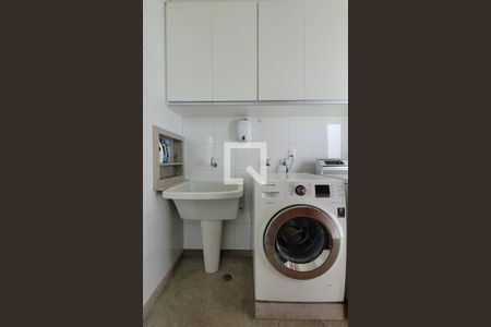 Casa à venda com 242m², 5 quartos e 4 vagasLavanderia