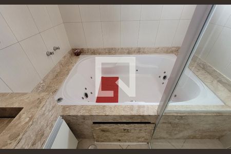 Casa à venda com 242m², 5 quartos e 4 vagasBanheiro da suíte 2