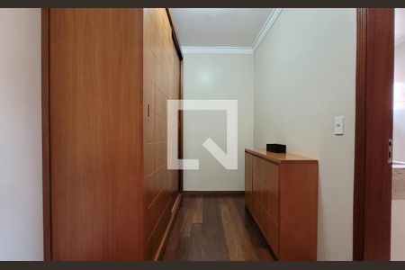 Casa à venda com 242m², 5 quartos e 4 vagasCloset