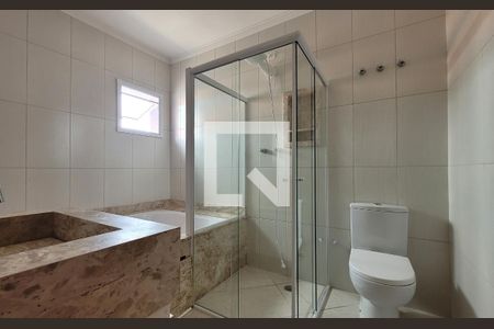 Casa à venda com 242m², 5 quartos e 4 vagasBanheiro da suíte 2