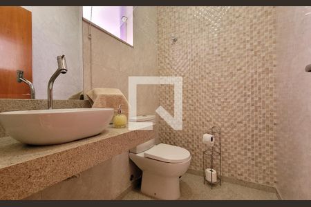 Casa à venda com 242m², 5 quartos e 4 vagasLavabo