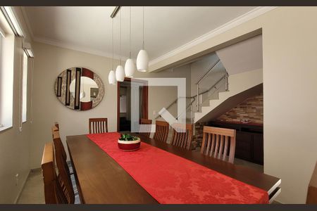 Casa à venda com 242m², 5 quartos e 4 vagasSala de jantar