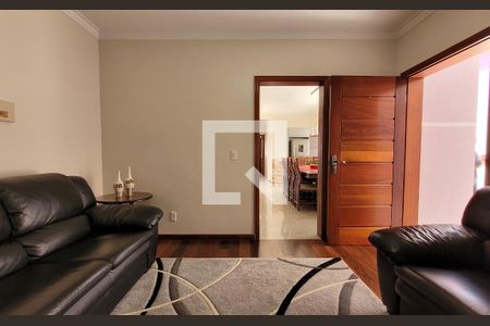 Sala de casa à venda com 5 quartos, 242m² em Vila Pinheirinho, Santo André