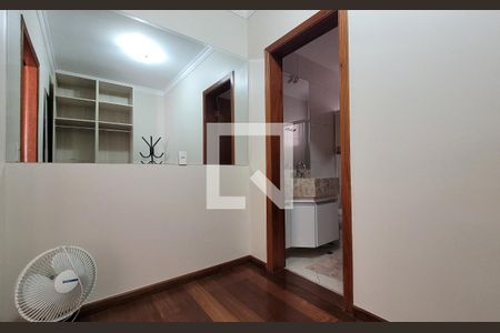 Casa à venda com 242m², 5 quartos e 4 vagasCloset