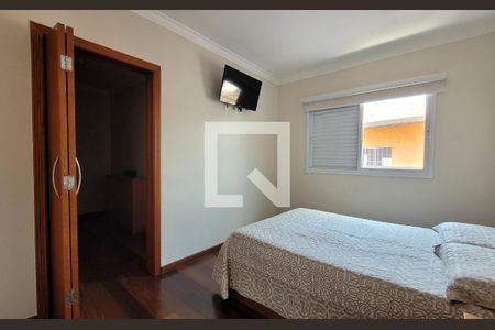 Casa à venda com 242m², 5 quartos e 4 vagasSuíte  2