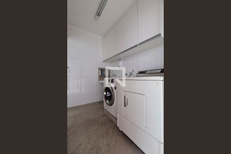 Casa à venda com 242m², 5 quartos e 4 vagasLavanderia