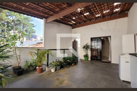 Casa à venda com 106m², 3 quartos e 2 vagasQuintal