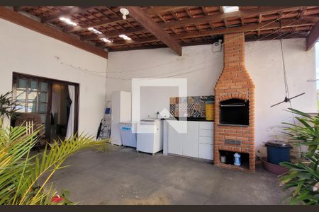 Casa à venda com 106m², 3 quartos e 2 vagasQuintal