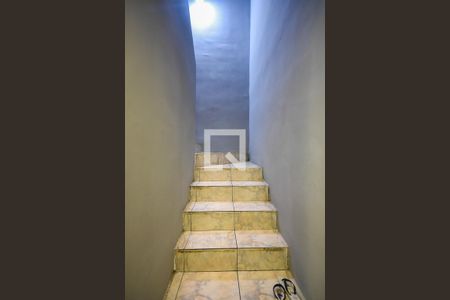 Escada de casa à venda com 3 quartos, 170m² em Parque Pinheiros, Taboão da Serra