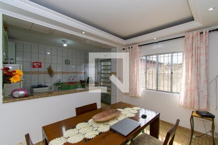 Casa à venda com 150m², 4 quartos e 1 vaga Casa à venda com 150m², 4 quartos e 1 vagaCasa 2 - Sala de Jantar