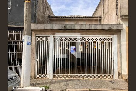 Casa à venda com 150m², 4 quartos e 1 vaga Casa à venda com 150m², 4 quartos e 1 vagaFachada