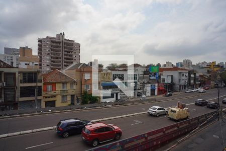 Sala - Vista de apartamento para alugar com 3 quartos, 133m² em Rio Branco, Porto Alegre