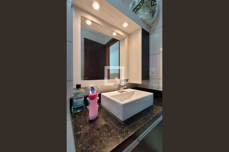 Apartamento à venda com 67m², 2 quartos e 1 vagaBanheiro da suíte