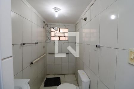 Banheiro de casa para alugar com 1 quarto, 120m² em Jardim Itápolis, São Paulo