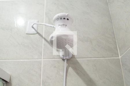 Banheiro social chuveiro  de apartamento para alugar com 1 quarto, 30m² em Azenha, Porto Alegre