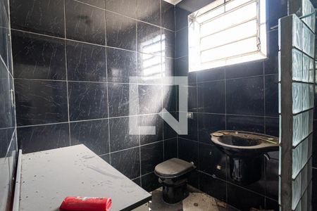 Banheiro de casa à venda com 3 quartos, 120m² em São Lourenço, Niterói