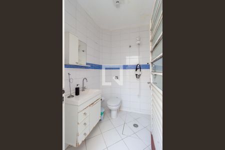 Casa à venda com 200m², 3 quartos e 2 vagas Casa à venda com 200m², 3 quartos e 2 vagasBanheiro 2