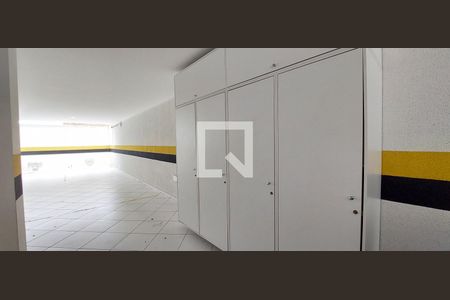 Apartamento à venda com 120m², 2 quartos e 2 vagasGaragem - armário de depósito