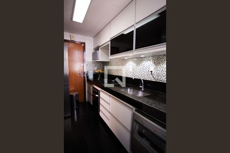 Cozinha de apartamento à venda com 3 quartos, 90m² em Castelo, Belo Horizonte