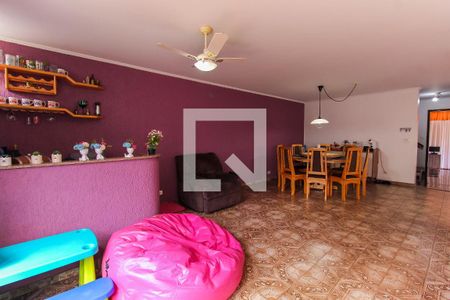 Casa à venda com 580m², 5 quartos e 8 vagasCozinha