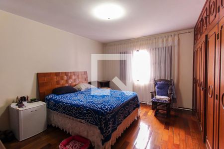 Casa à venda com 580m², 5 quartos e 8 vagasQuarto 2 - Suíte