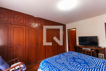 Casa à venda com 580m², 5 quartos e 8 vagasQuarto 2 - Suíte