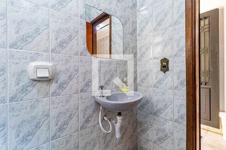 Casa à venda com 230m², 3 quartos e 4 vagasBanheiro de serviço