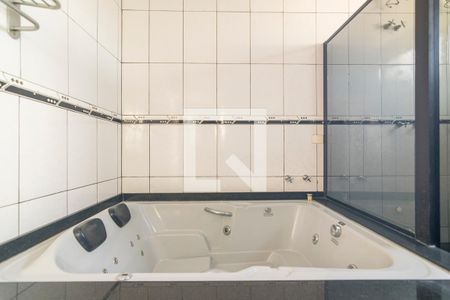 Casa à venda com 120m², 3 quartos e 2 vagas Casa à venda com 120m², 3 quartos e 2 vagasBanheira da Suite