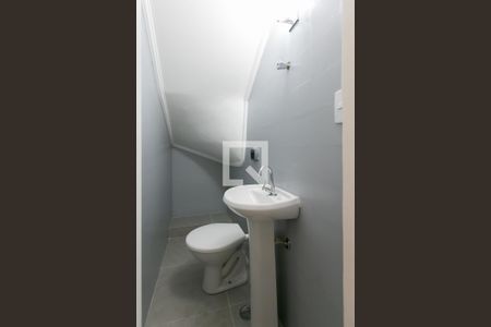 Lavabo de casa para alugar com 3 quartos, 150m² em Vila Carmosina, São Paulo