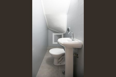 Lavabo de casa para alugar com 3 quartos, 150m² em Vila Carmosina, São Paulo