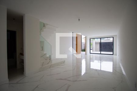 Sala de casa à venda com 5 quartos, 500m² em Vargem Grande, Rio de Janeiro