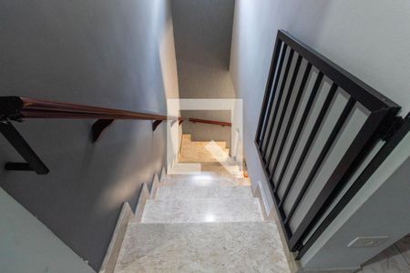 Casa à venda com 250m², 4 quartos e 2 vagasEscada