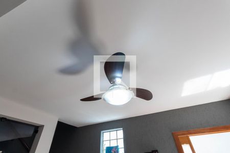 Sala de casa à venda com 4 quartos, 250m² em Vila Paranaguá, São Paulo