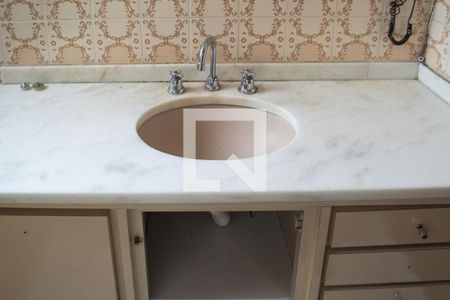 Apartamento à venda com 144m², 4 quartos e 1 vaga Apartamento à venda com 144m², 4 quartos e 1 vagaBanheiro pia