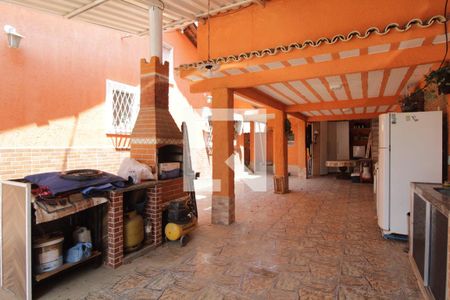 Casa à venda com 385m², 4 quartos e 4 vagas Casa à venda com 385m², 4 quartos e 4 vagasÁrea externa