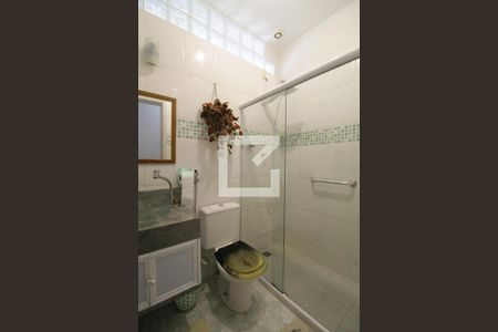 Casa à venda com 385m², 4 quartos e 4 vagas Casa à venda com 385m², 4 quartos e 4 vagasBanheiro Social