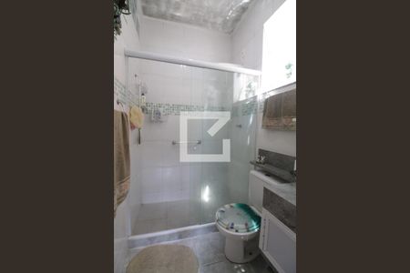 Casa à venda com 385m², 4 quartos e 4 vagas Casa à venda com 385m², 4 quartos e 4 vagasBanheiro da Suíte