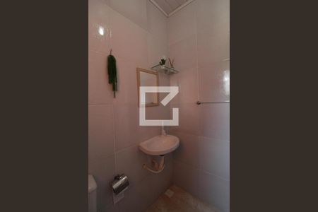 Casa à venda com 385m², 4 quartos e 4 vagas Casa à venda com 385m², 4 quartos e 4 vagasLavabo da Edícula