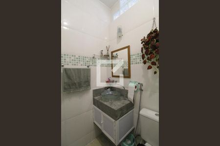 Casa à venda com 385m², 4 quartos e 4 vagas Casa à venda com 385m², 4 quartos e 4 vagasBanheiro Social