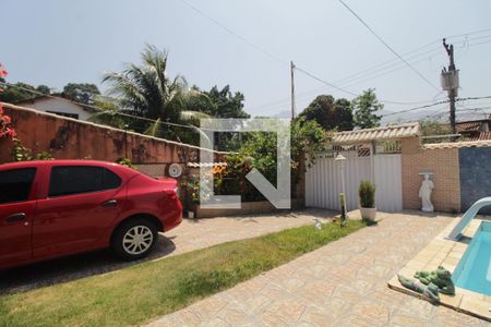 Casa à venda com 385m², 4 quartos e 4 vagas Casa à venda com 385m², 4 quartos e 4 vagasÁrea externa - Piscina