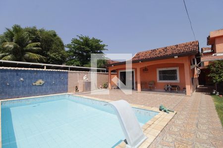 Casa à venda com 385m², 4 quartos e 4 vagas Casa à venda com 385m², 4 quartos e 4 vagasÁrea externa - Piscina