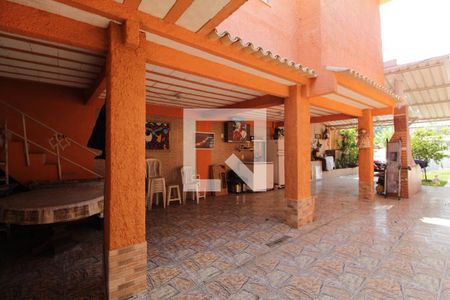 Casa à venda com 385m², 4 quartos e 4 vagas Casa à venda com 385m², 4 quartos e 4 vagasÁrea externa