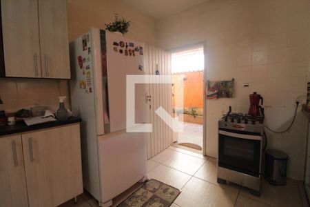 Casa à venda com 385m², 4 quartos e 4 vagas Casa à venda com 385m², 4 quartos e 4 vagasCoziinha