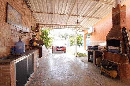 Casa à venda com 385m², 4 quartos e 4 vagas Casa à venda com 385m², 4 quartos e 4 vagasÁrea externa