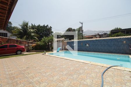 Casa à venda com 385m², 4 quartos e 4 vagas Casa à venda com 385m², 4 quartos e 4 vagasÁrea externa - Piscina