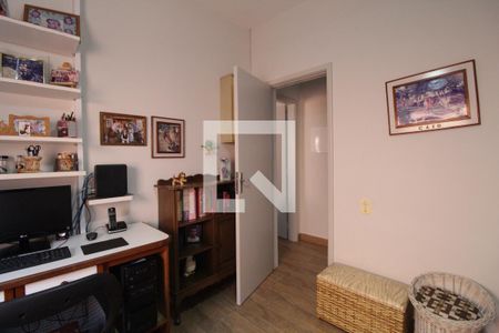 Casa à venda com 385m², 4 quartos e 4 vagas Casa à venda com 385m², 4 quartos e 4 vagasQuarto 2