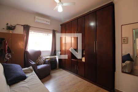 Casa à venda com 385m², 4 quartos e 4 vagas Casa à venda com 385m², 4 quartos e 4 vagasQuarto 1