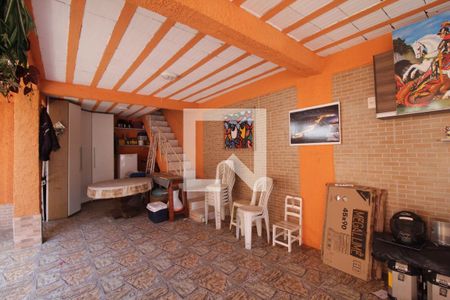 Casa à venda com 385m², 4 quartos e 4 vagas Casa à venda com 385m², 4 quartos e 4 vagasÁrea externa