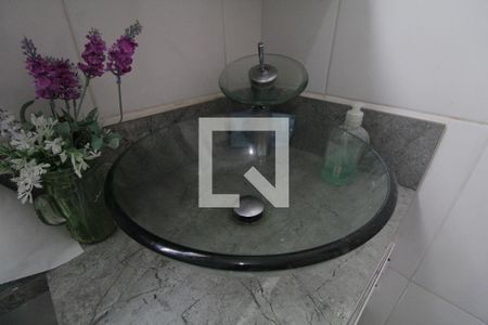 Casa à venda com 385m², 4 quartos e 4 vagas Casa à venda com 385m², 4 quartos e 4 vagasBanheiro da Suíte